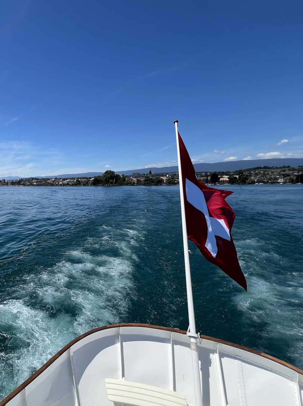 Boat Cruise on Lake Geneva Boat Cruise on Lake Geneva