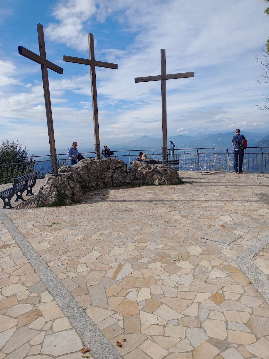 Faro Voltiano, Como Faro Voltiano, Como