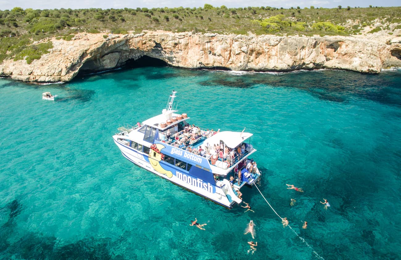 Glass-Bottom Boat Tour Glass-Bottom Boat Tour