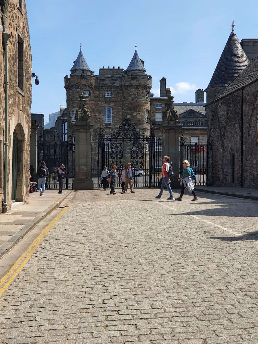 Palace of Holyroodhouse Yard, Scotland Palace of Holyroodhouse Yard, Scotland