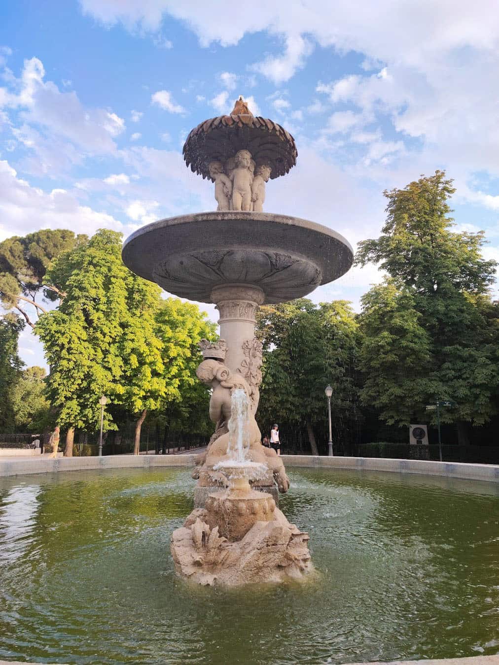 Retiro Park Fountain, Spain Retiro Park Fountain, Spain
