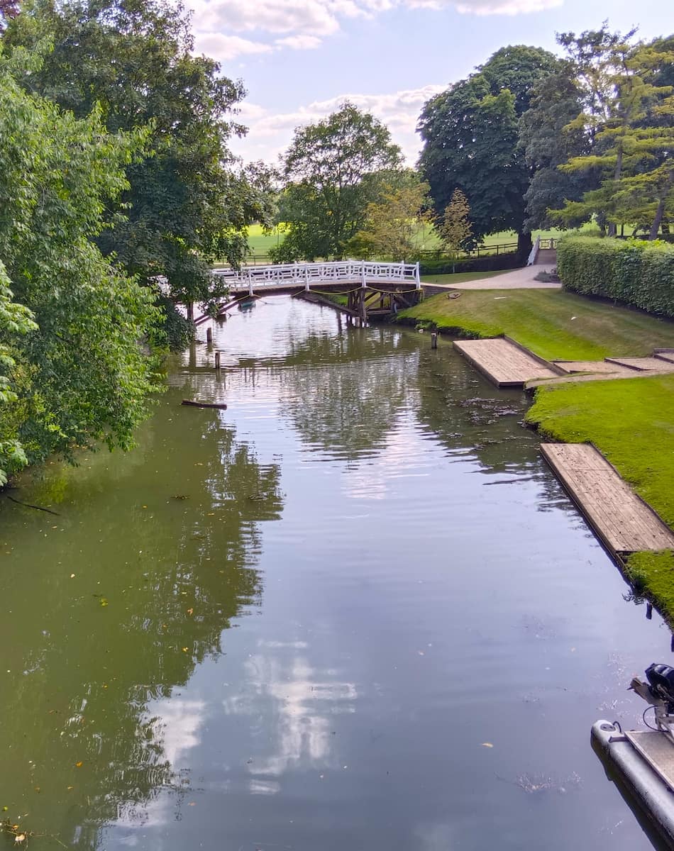 Punt on the River Cherwell Punt on the River Cherwell
