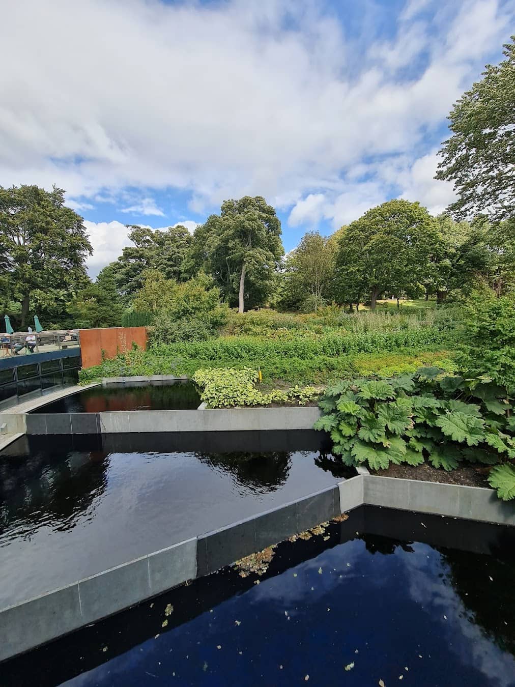 Royal Botanic Garden Pond, Scotland Royal Botanic Garden Pond, Scotland
