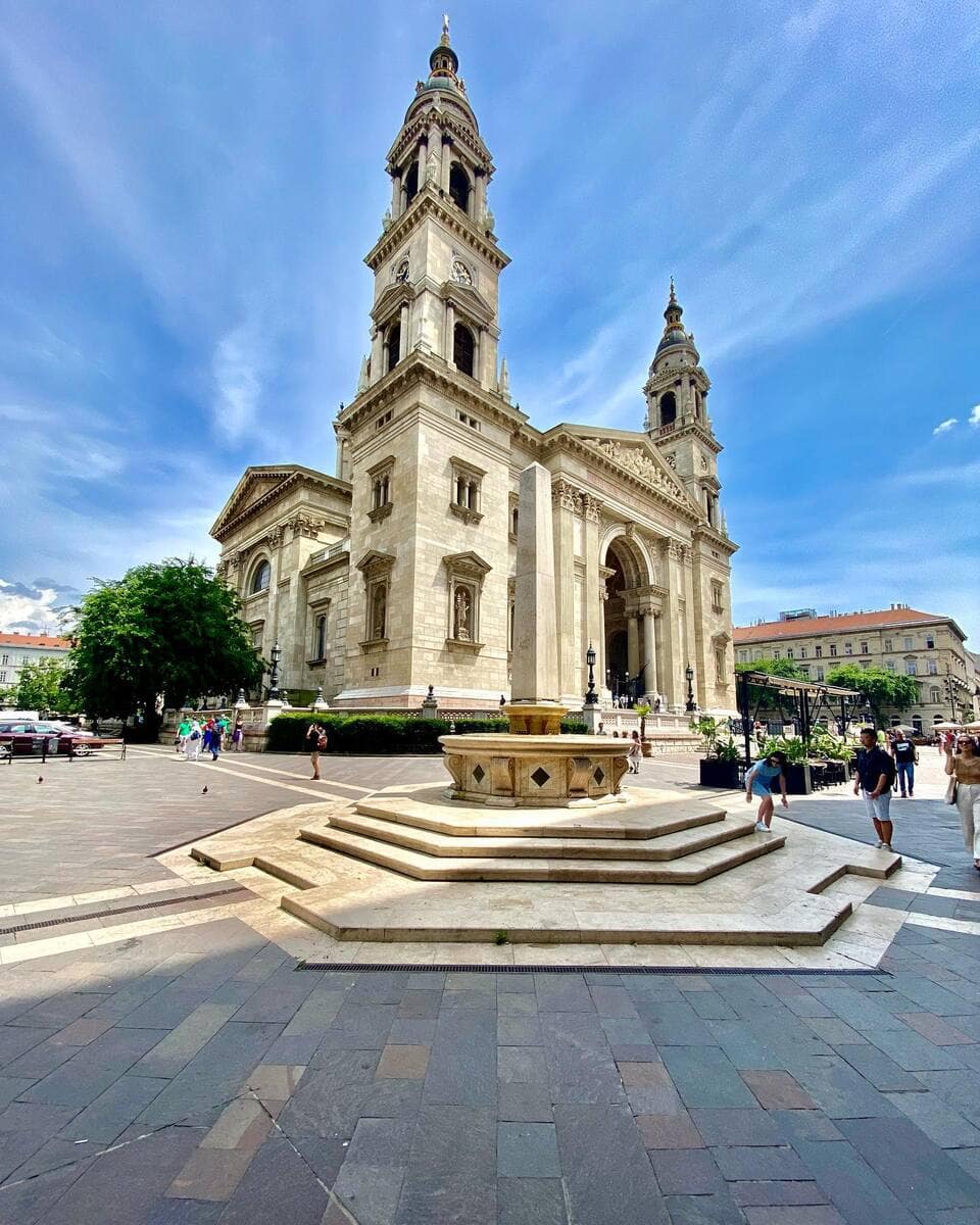 St. Stephenâs Basilica, Budapest St. Stephenâs Basilica, Budapest