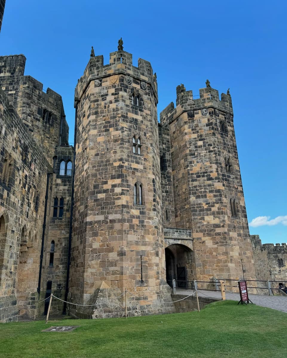 Alnwick Castle & Gardens, England Alnwick Castle & Gardens, England