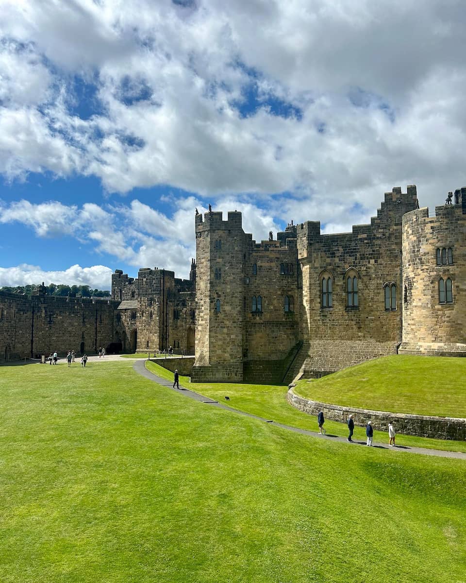 Alnwick Castle & Gardens, England Alnwick Castle & Gardens, England