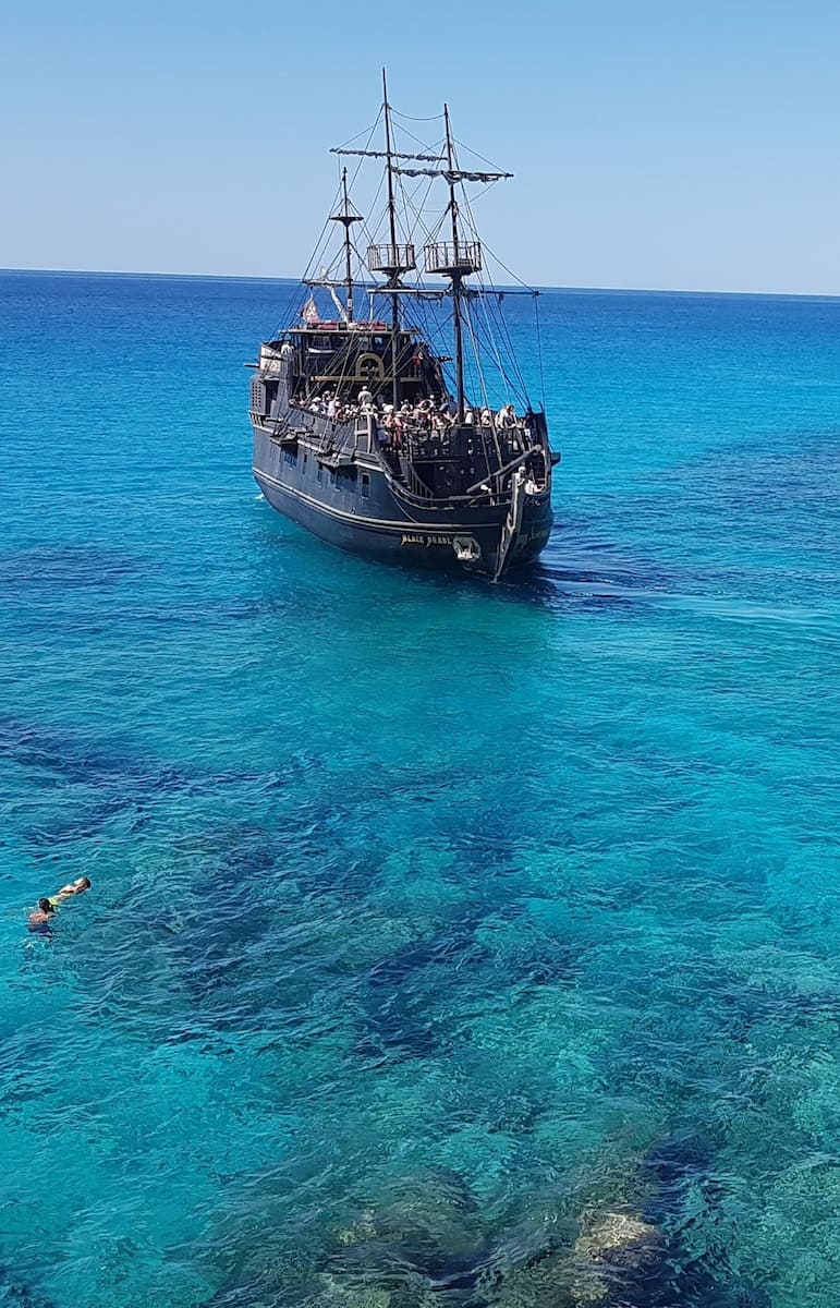 Black Pearl Pirate Boat Black Pearl Pirate Boat
