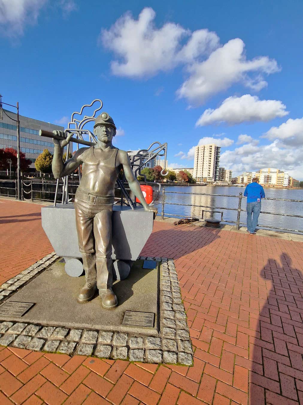 Cardiff Bay Statue, England Cardiff Bay Statue, England