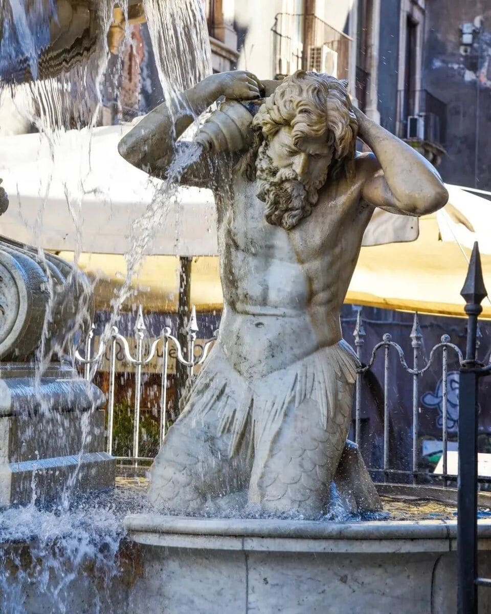 Fontana dell'Amenano in Piazza del Duomo, Catania Fontana dell'Amenano in Piazza del Duomo, Catania
