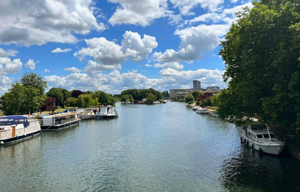 Passing by the River Thames, Enlgand Passing by the River Thames, Enlgand