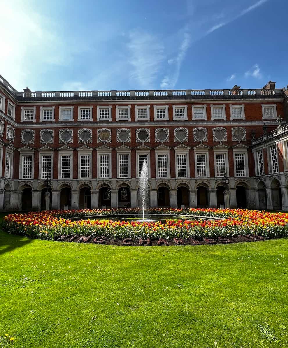Surrey, Hampton Court Palace Surrey, Hampton Court Palace