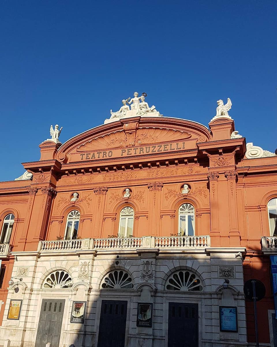 Bari: Teatro Petruzzelli Bari: Teatro Petruzzelli