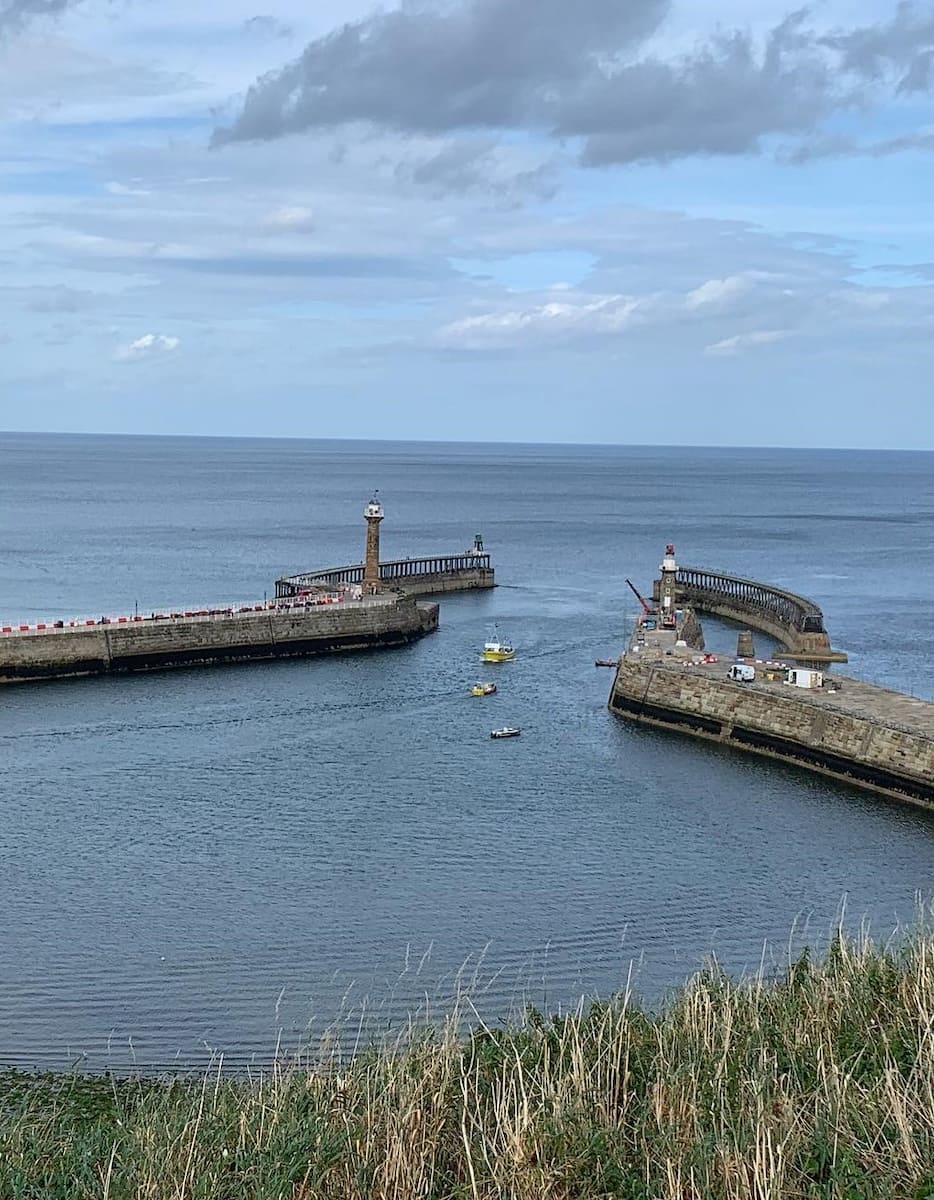 Whitby: Whalebone Arch Whitby: Whalebone Arch