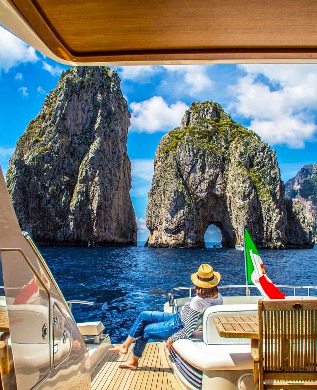 Faraglioni rocks, Italy Faraglioni rocks, Italy