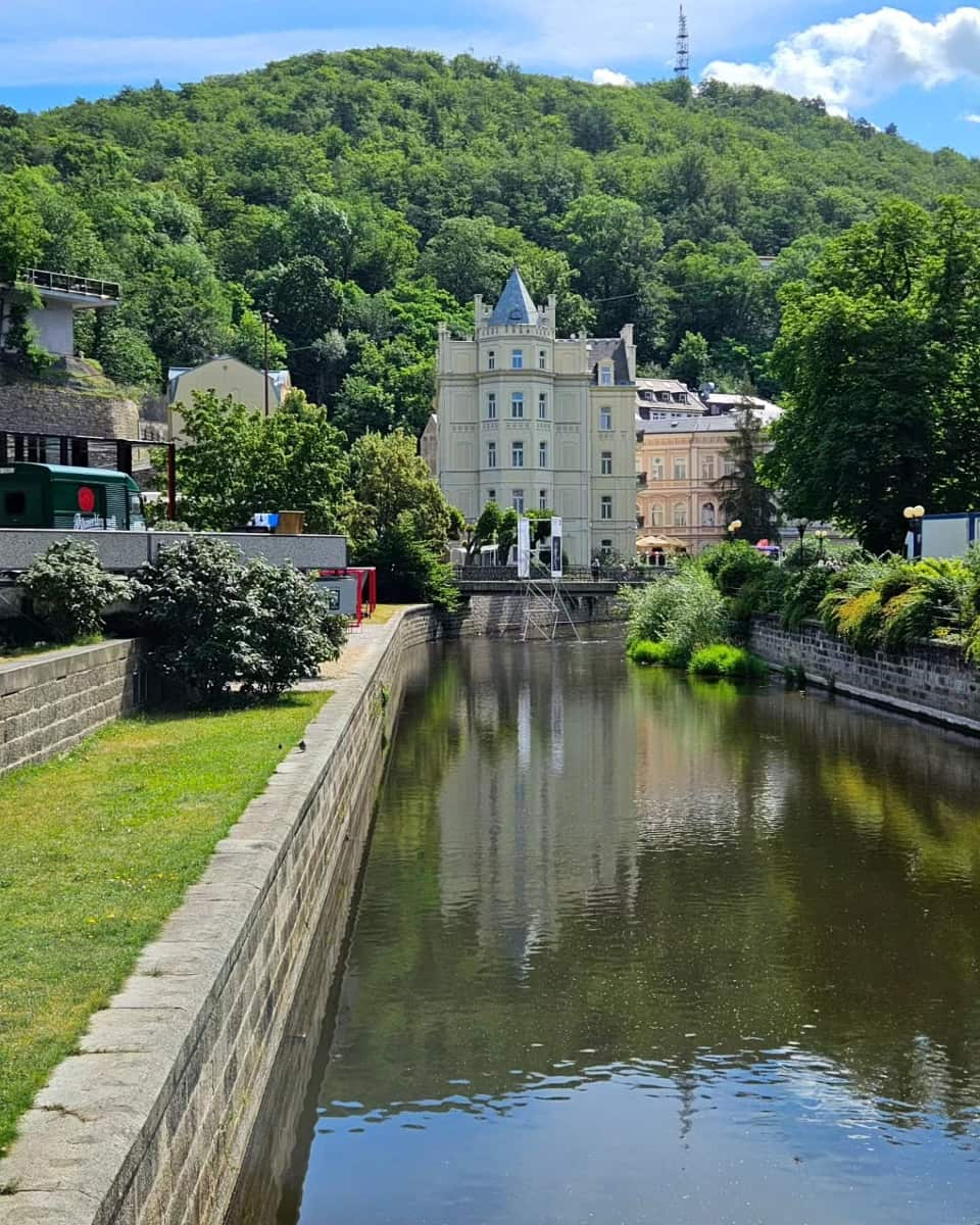 Karlovy Vary, Prague