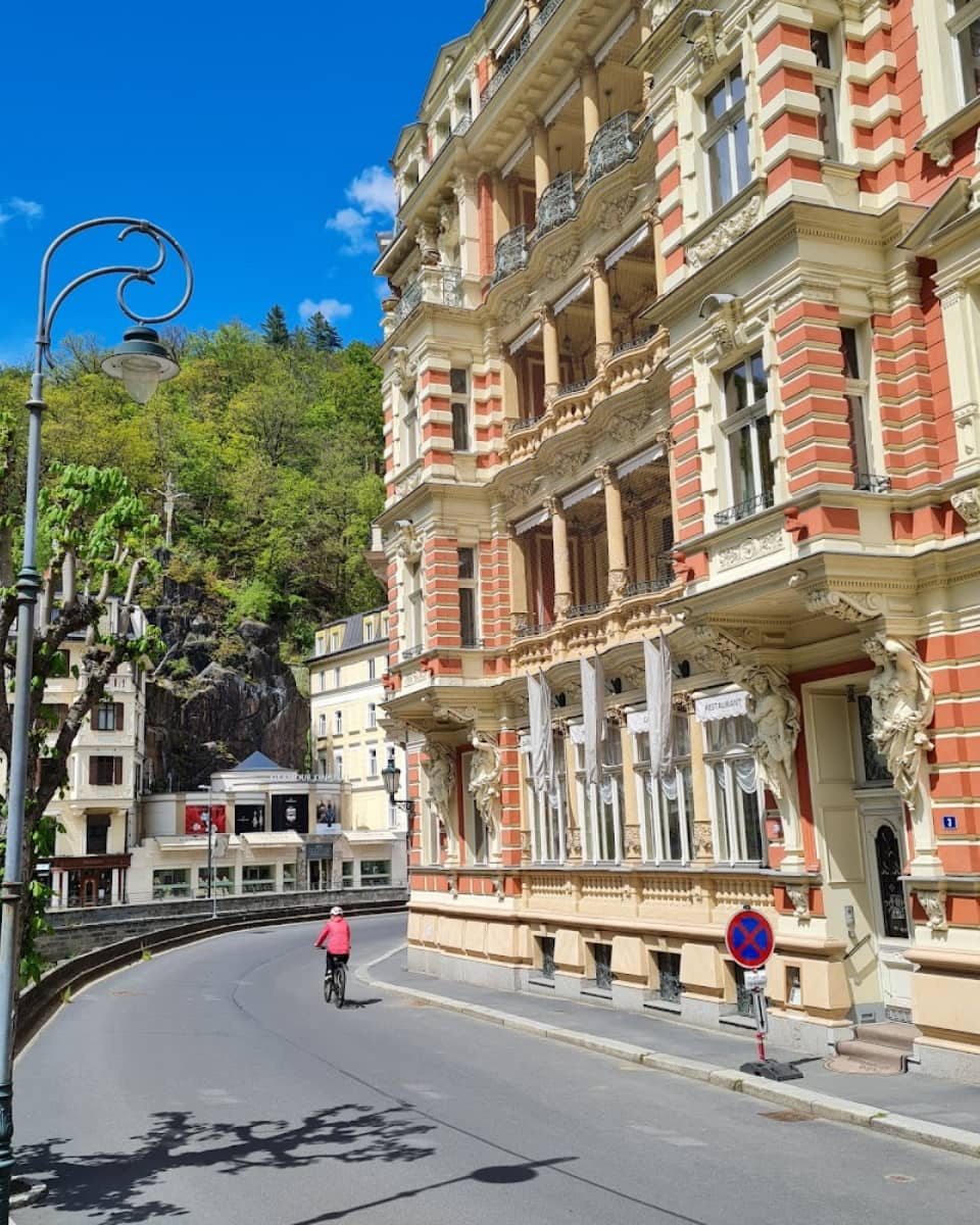 Karlovy Vary, Prague