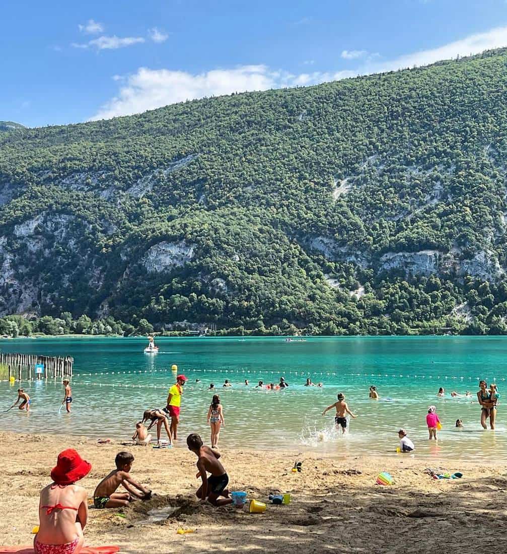 Lac d’Aiguebelette, France Lac d’Aiguebelette, France
