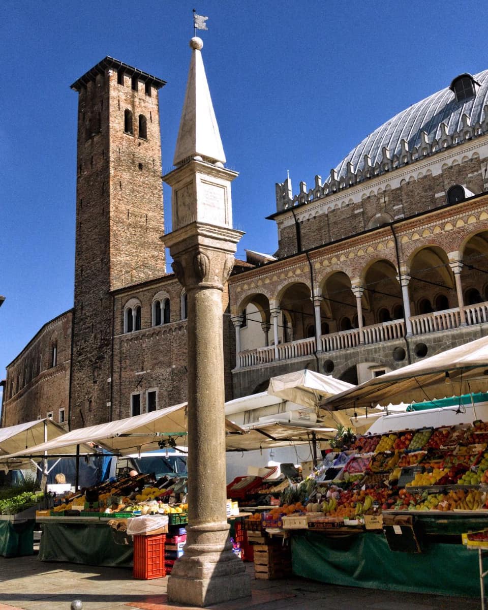 Piazza della Frutta, Padua Piazza della Frutta, Padua