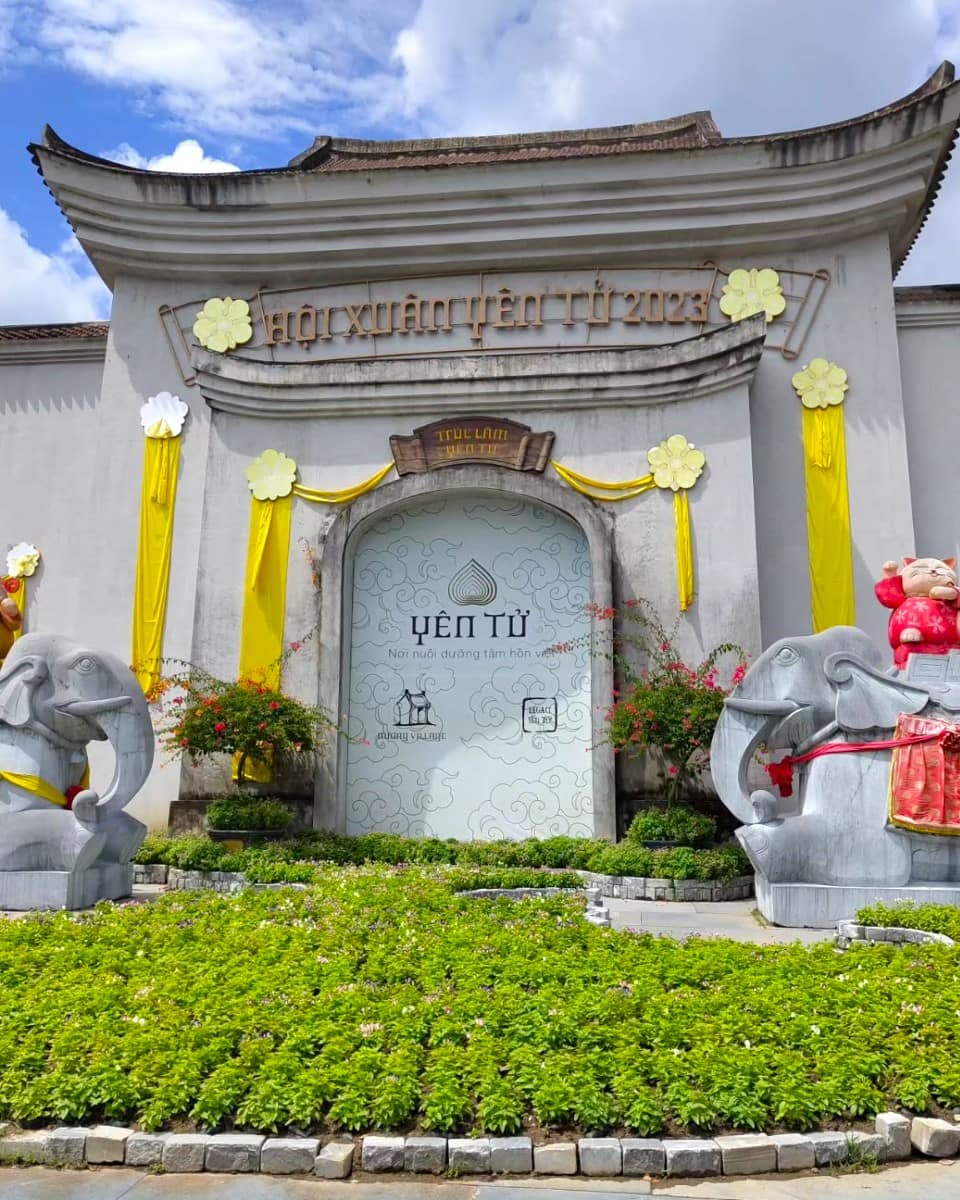 Yen Tu Mountain, Hanoi Yen Tu Mountain, Hanoi