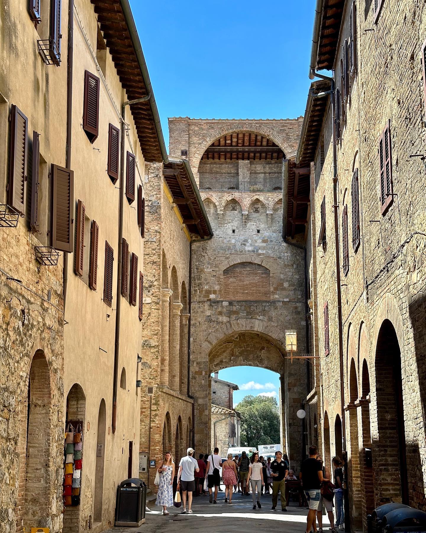 Piazza della Cisterna, San Gimignano Piazza della Cisterna, San Gimignano