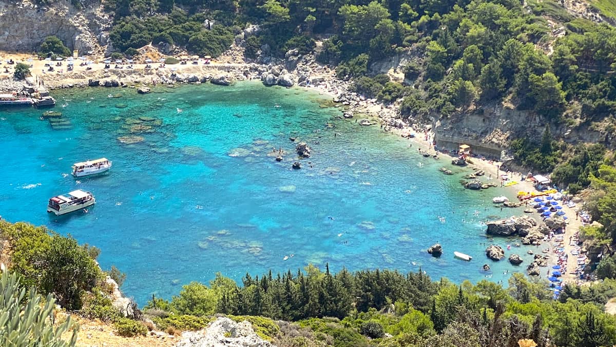 Anthony Quinn Bay, Falikari Anthony Quinn Bay, Falikari