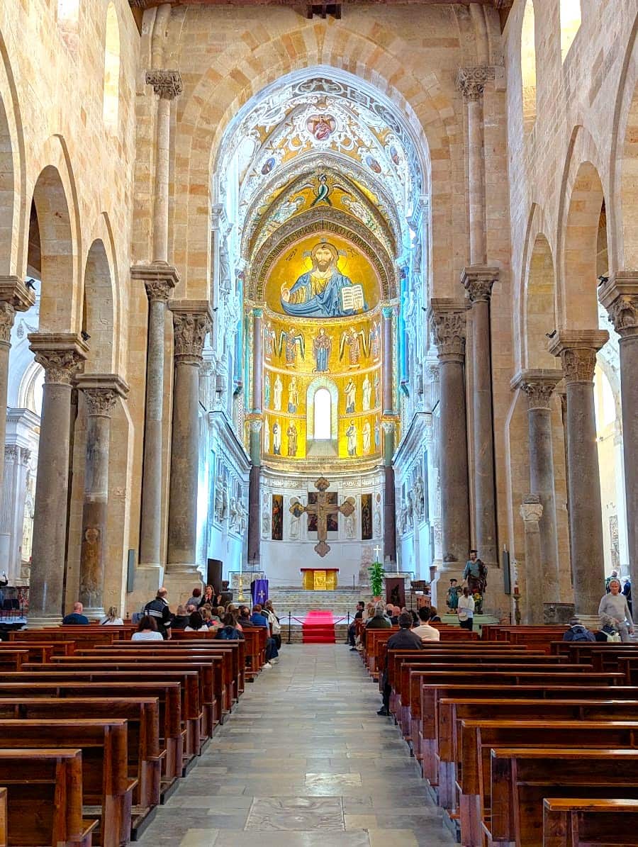 Inside of Cefalù Cathedral Inside of Cefalù Cathedral