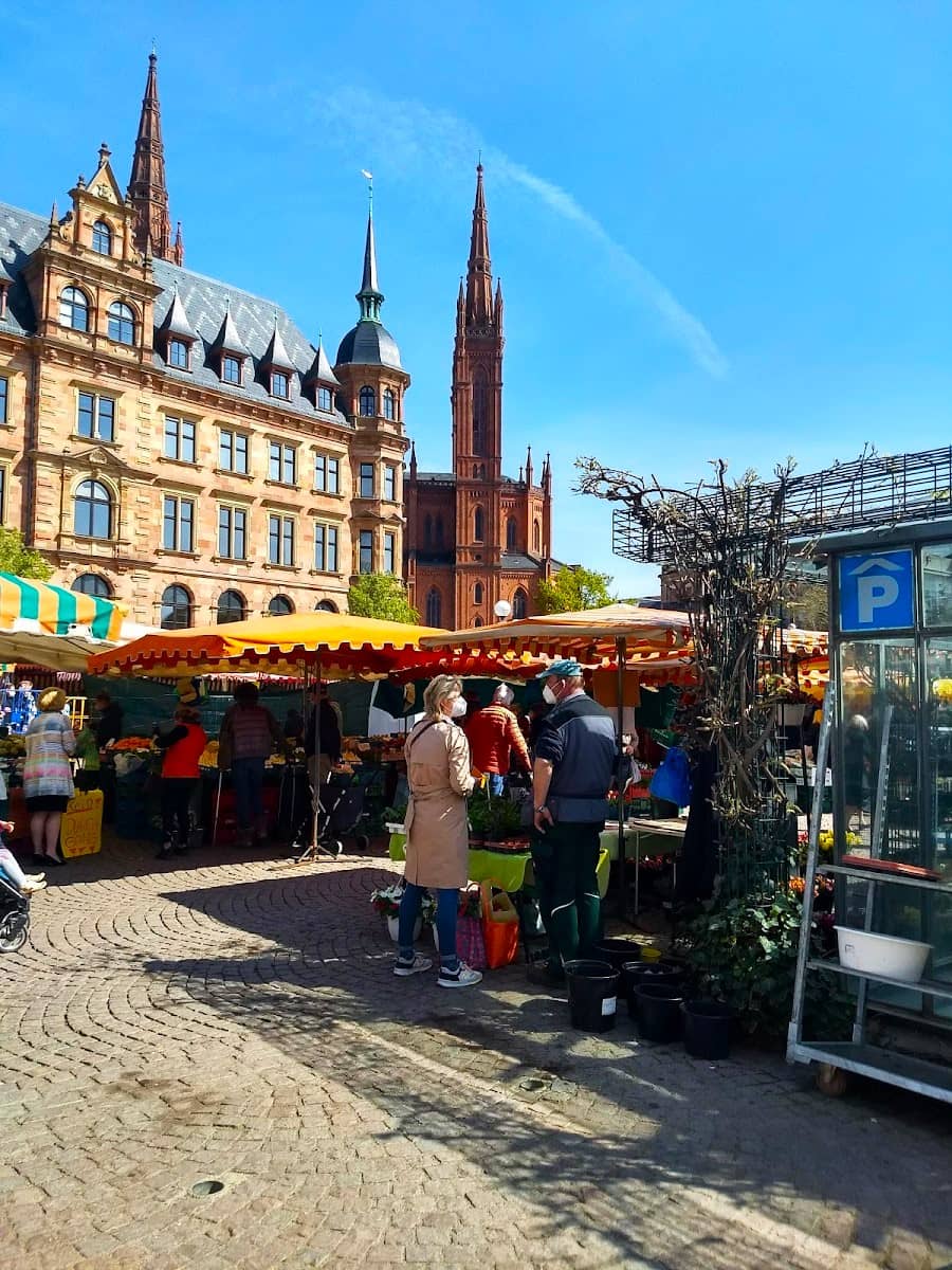 Market Schlossplatz, Wiesbaden Market Schlossplatz, Wiesbaden