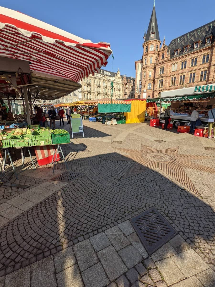 Market Schlossplatz, Wiesbaden Market Schlossplatz, Wiesbaden