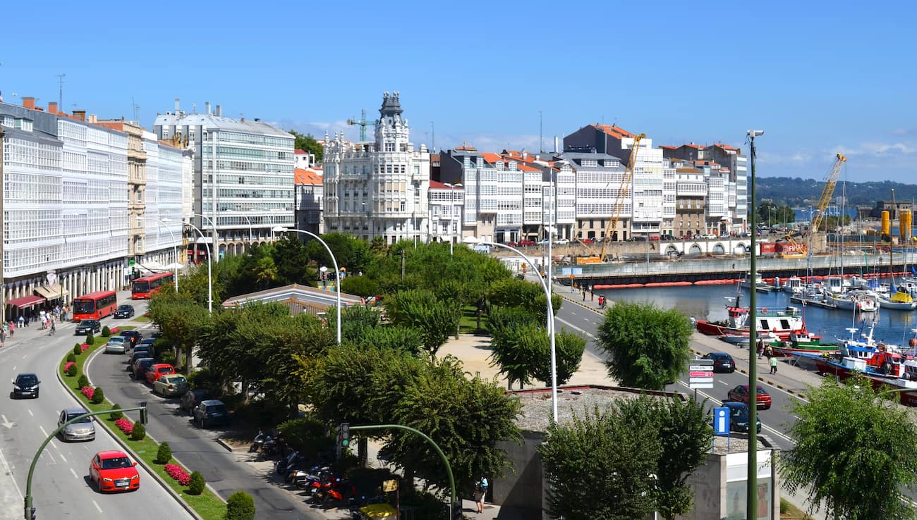 Paseo MarĂtimo, La Coruna Paseo MarĂtimo, La Coruna