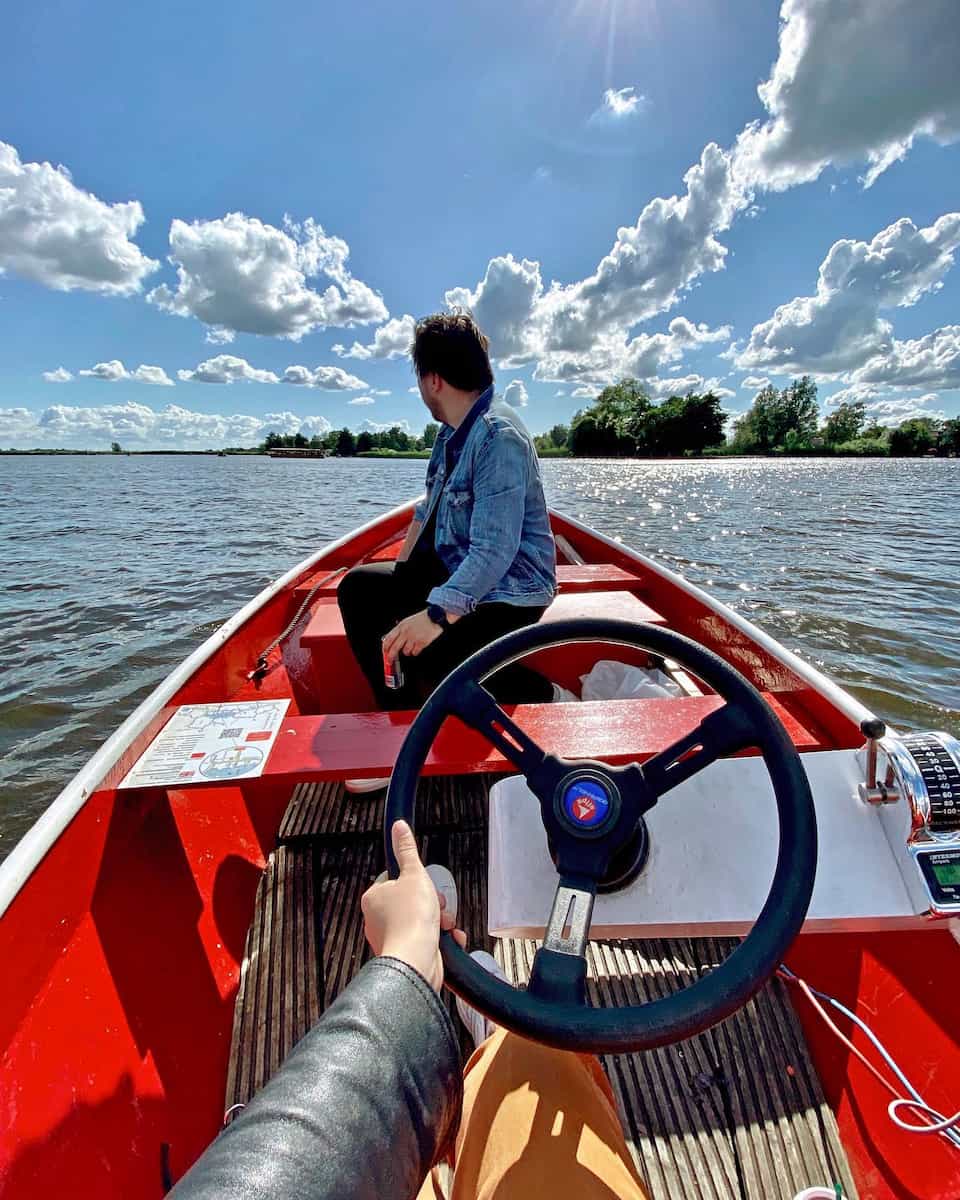 Canal Tour by Whisper Boat, Giethoorn