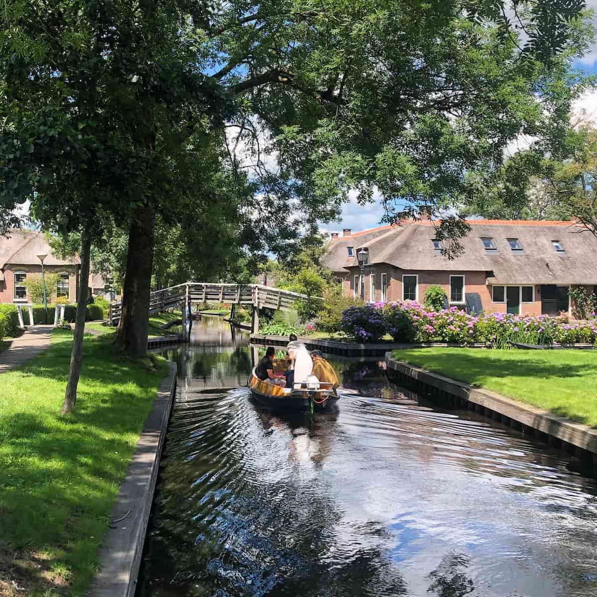 Canal Tour by Whisper Boat, Giethoorn