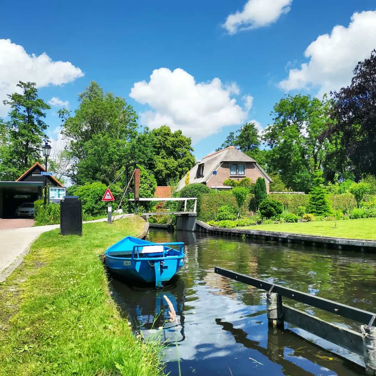 Canal Tour by Whisper Boat, Giethoorn