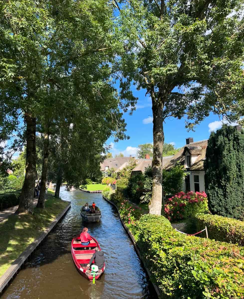 Canal and Binnenpad Paths, Giethoorn
