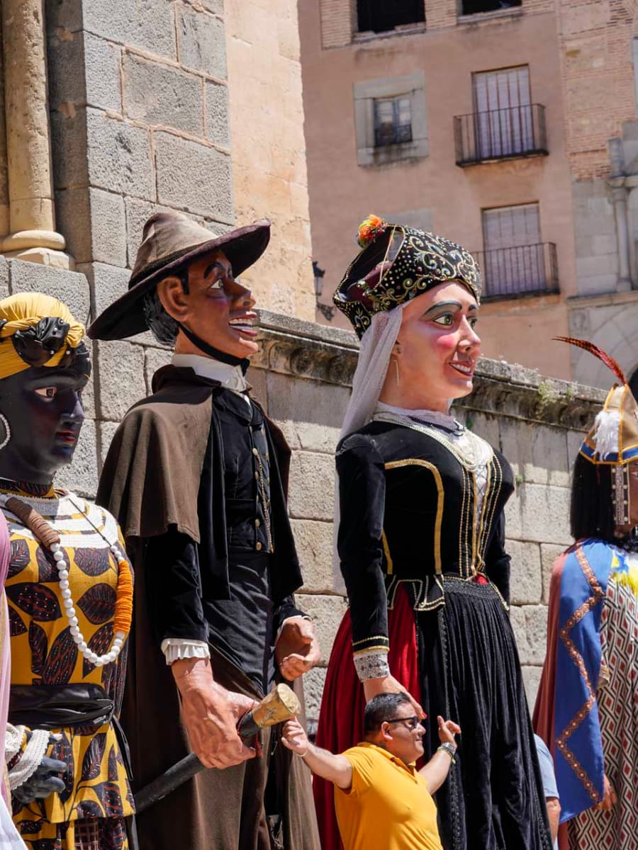 Gigantes y cabezudos, Segovia Gigantes y cabezudos, Segovia