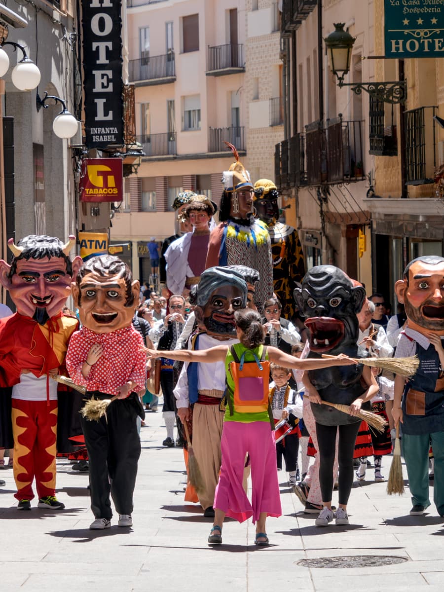 Gigantes y cabezudos, Segovia Gigantes y cabezudos, Segovia