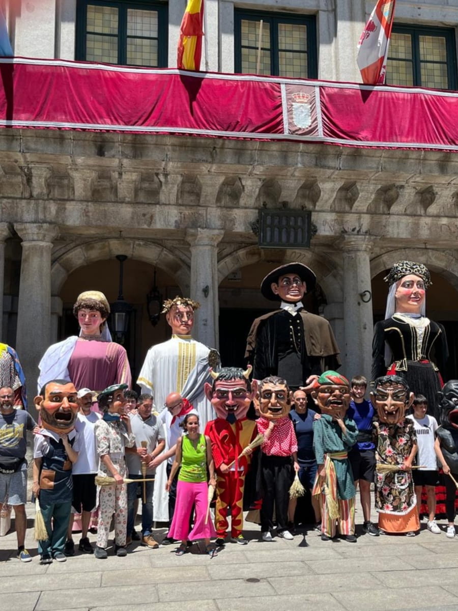 Gigantes y cabezudos, Segovia Gigantes y cabezudos, Segovia