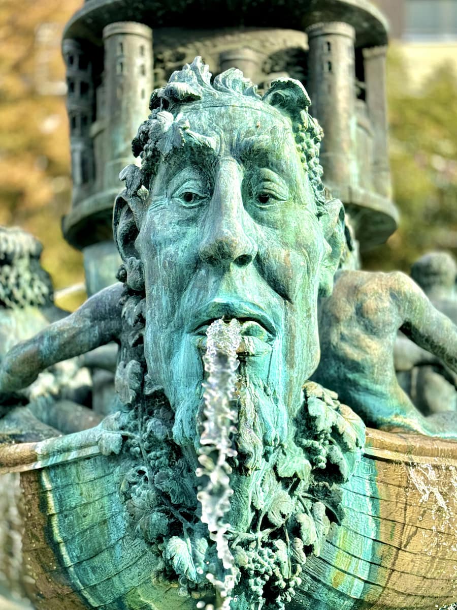 Historiensäule Fountain Koblenz Historiensäule Fountain Koblenz