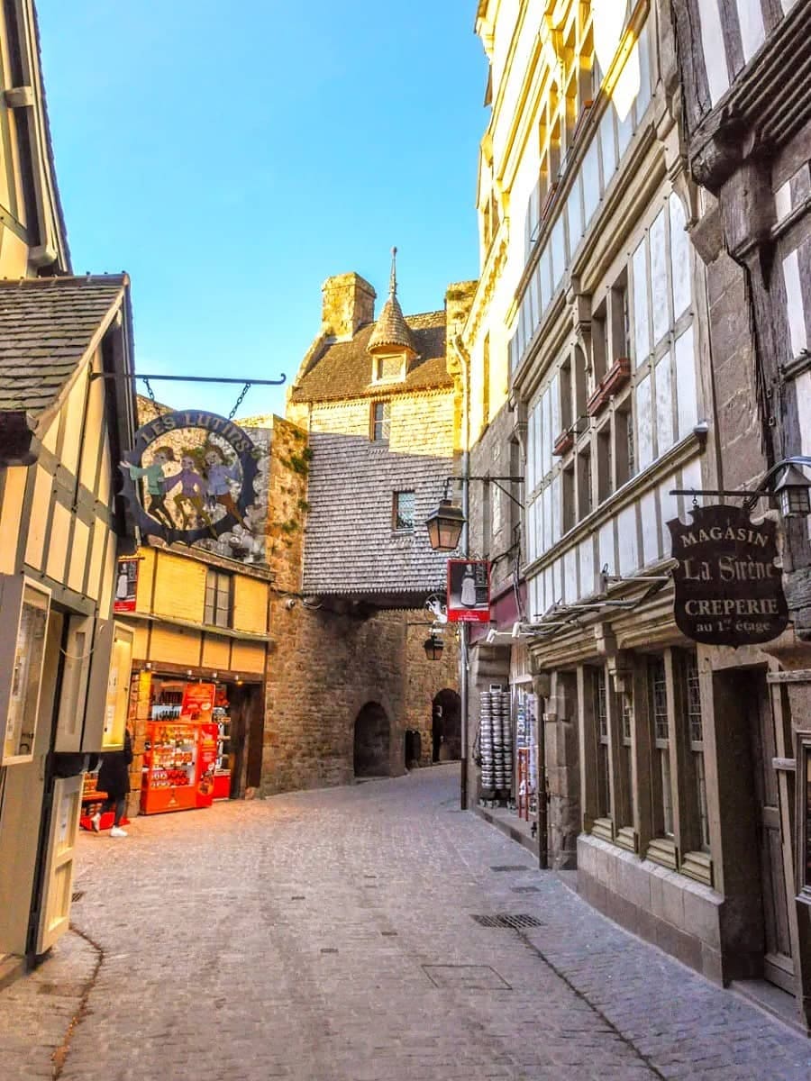 La Grande Rue, Mont-Saint-Michel La Grande Rue, Mont-Saint-Michel