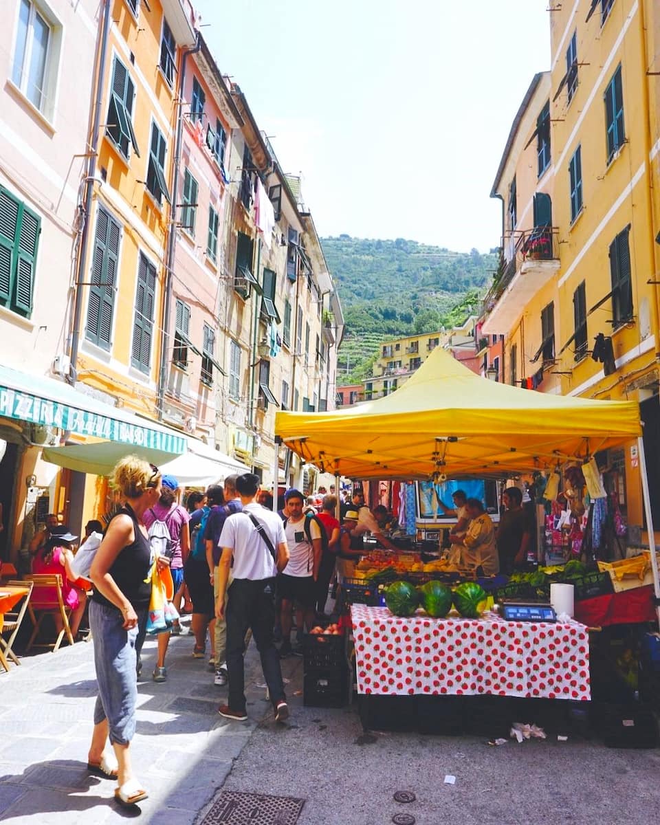 Monterosso Market Browsing Monterosso Market Browsing