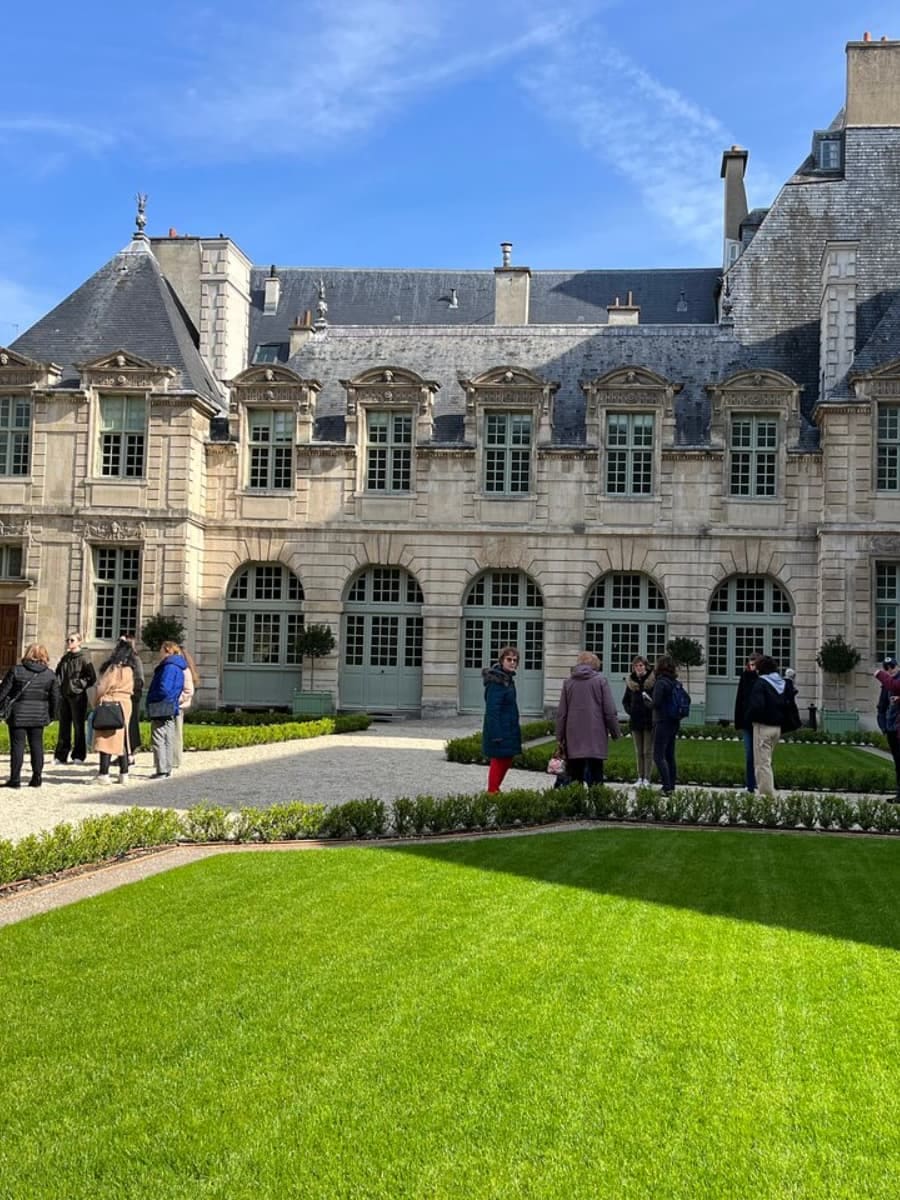 Place des Vosges, Le Marais Place des Vosges, Le Marais