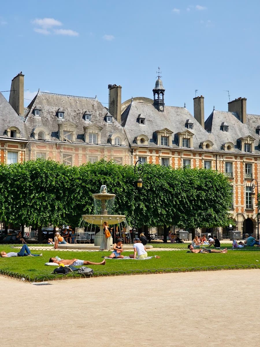 Place des Vosges, Le Marais Place des Vosges, Le Marais