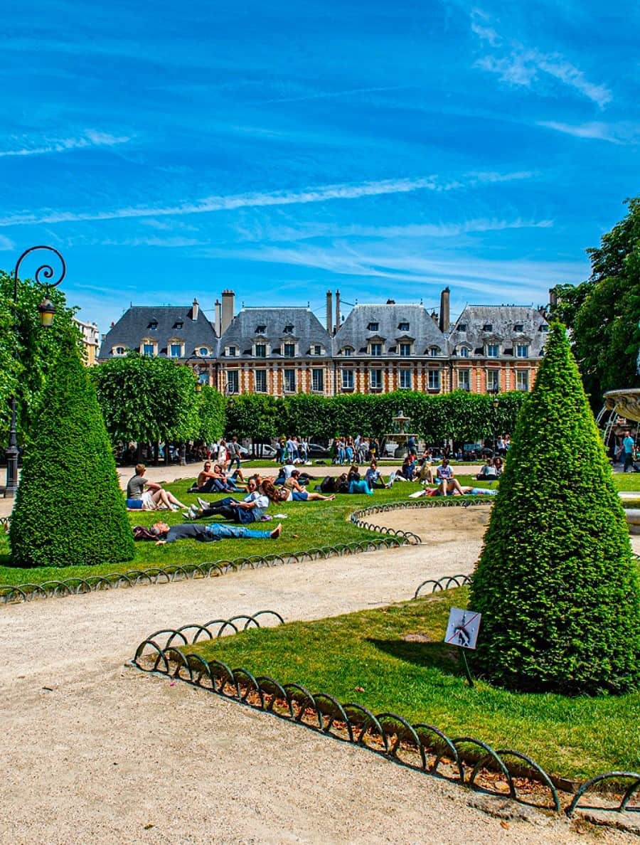 Place des Vosges, Le Marais Place des Vosges, Le Marais