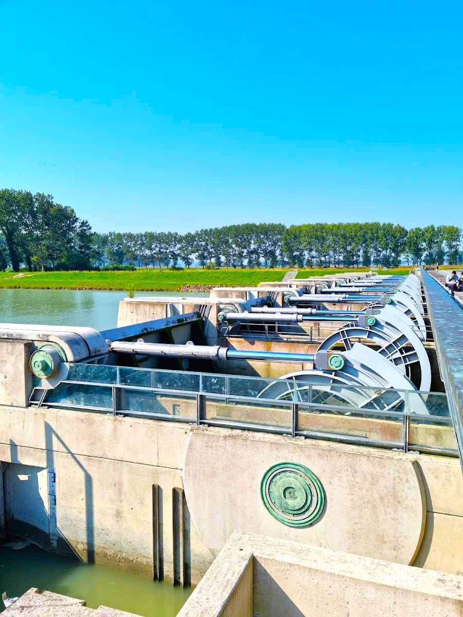 The Mont-Saint-Michel dam The Mont-Saint-Michel dam