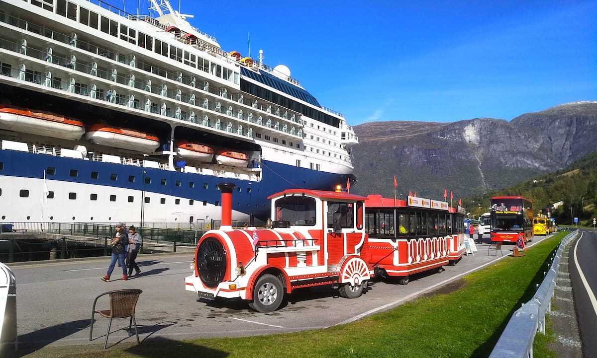 The land train, Olden