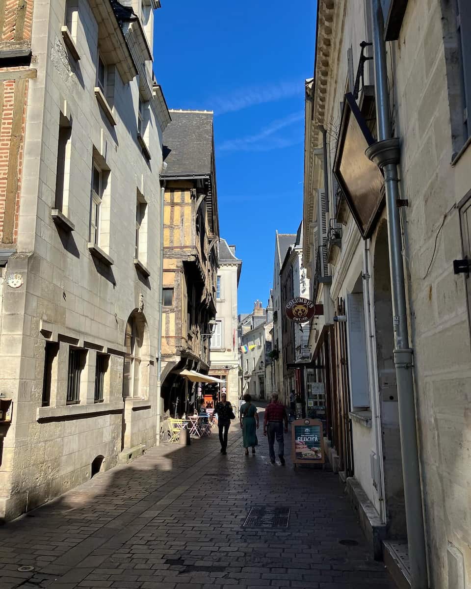 Vieux, Tours Vieux, Tours