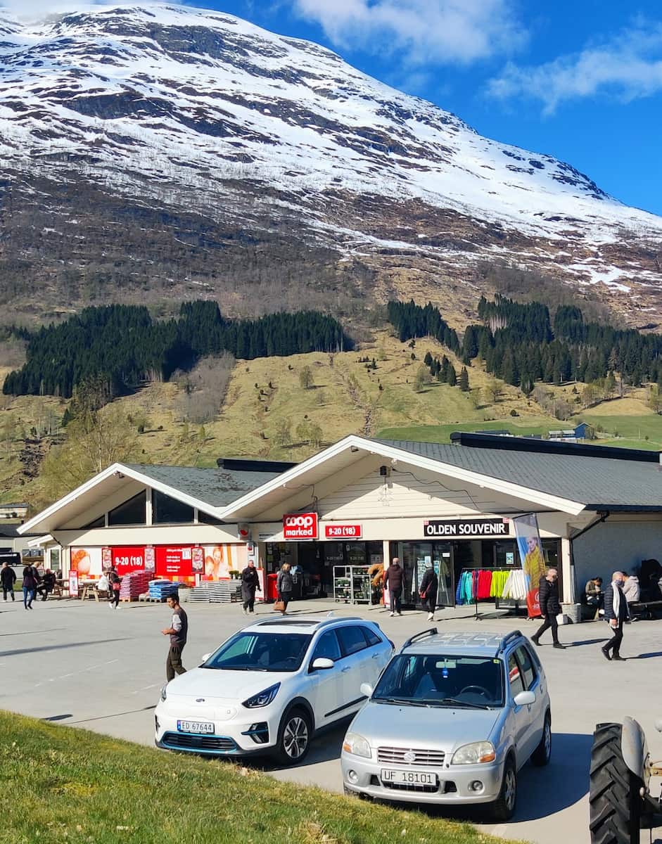 Village Shops, Olden