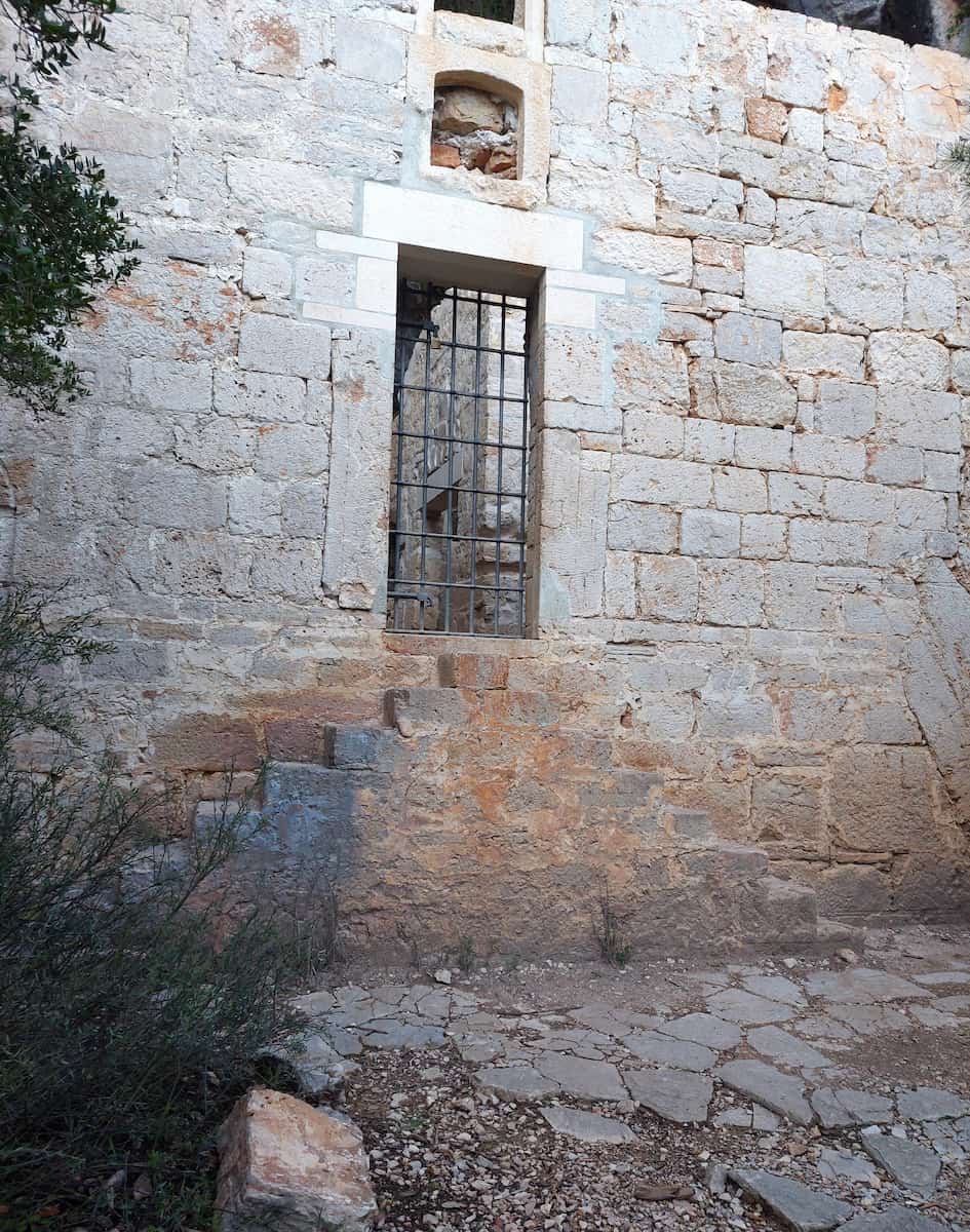 Dragon’s Cave Brac Island