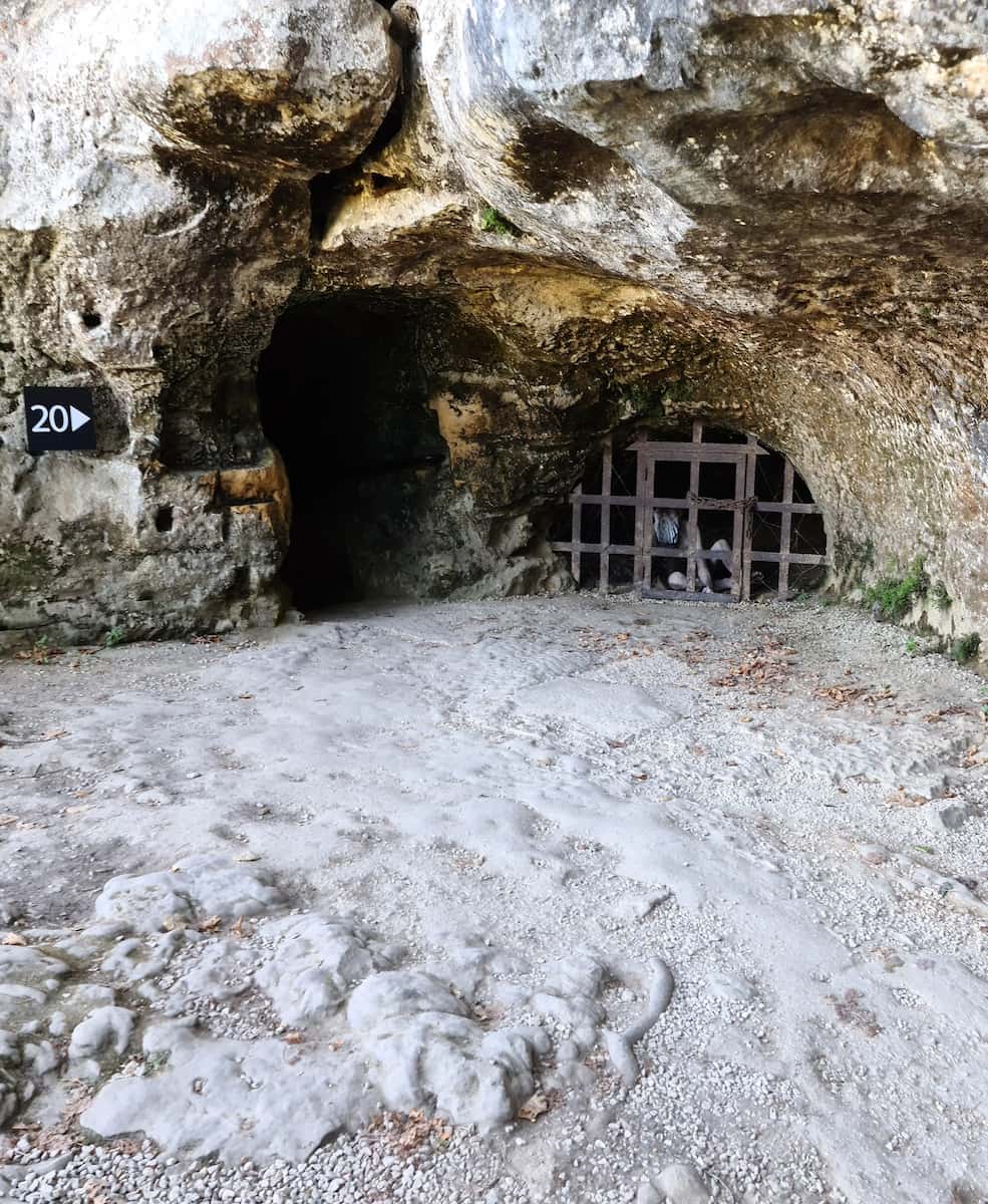 La Roque St. Christophe Dordogne