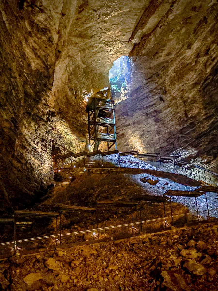 Marvel Cave Tour, Branson