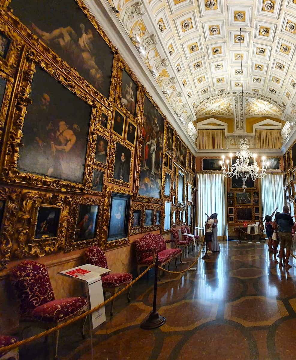 Hall in the Palazzo Borromeo